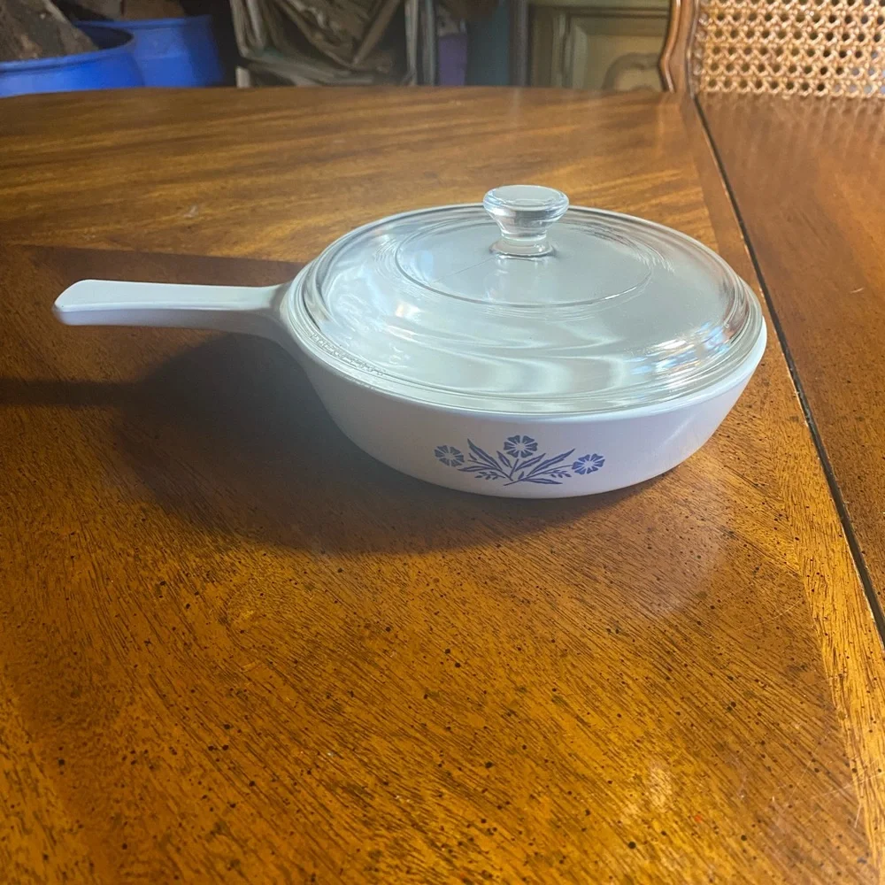 Corningware Cornflower 6.5”Skillet w/ Pyrex Lid